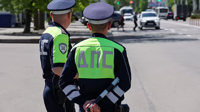 С 8 сентября водители смогут предъявлять инспектору ГАИ права в "Максе"