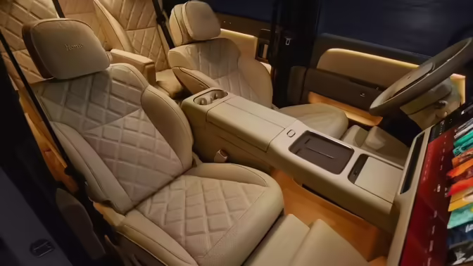 Li Auto выпустил минивэн с салоном-гостиной
