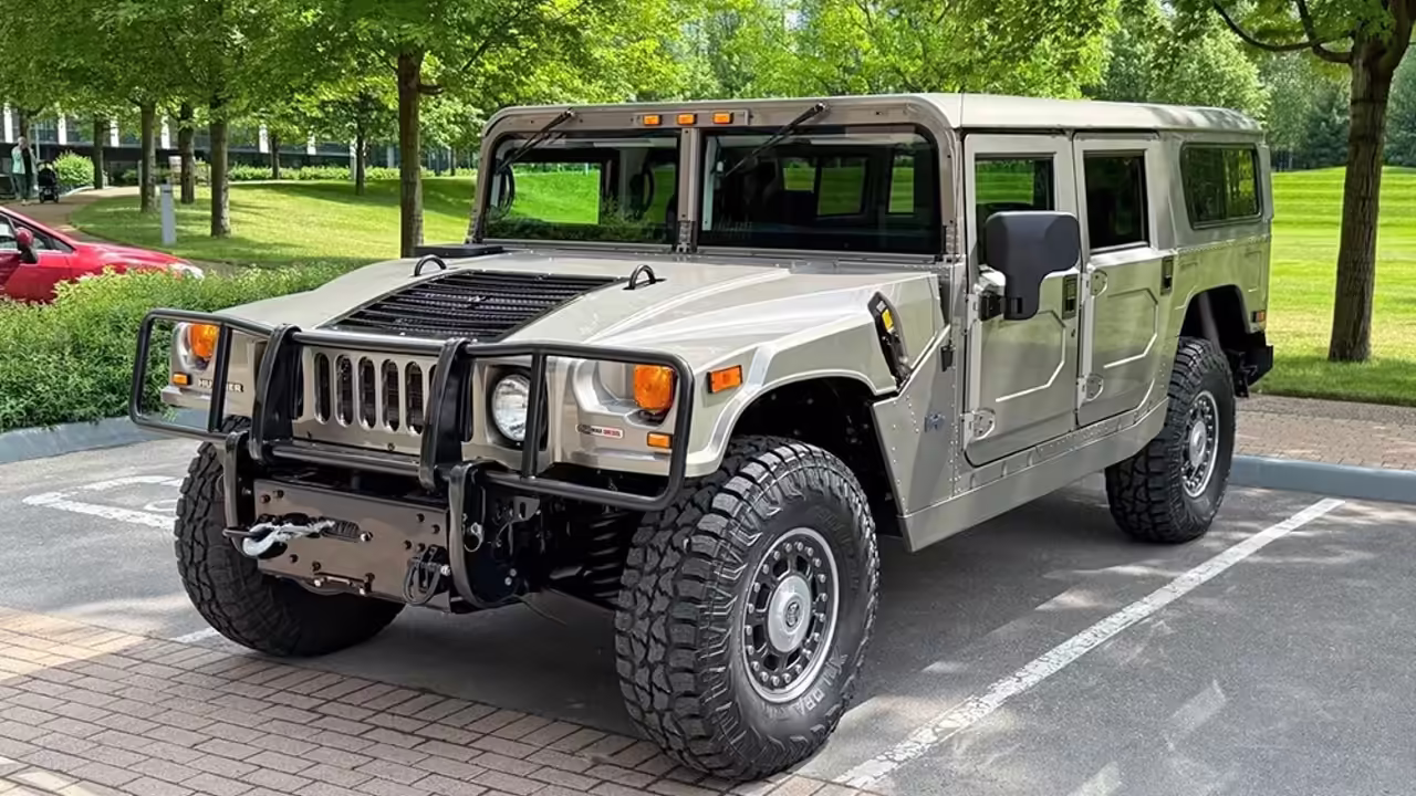 В РФ выставили на продажу Hummer H1 2005 года за 29,9 млн рублей