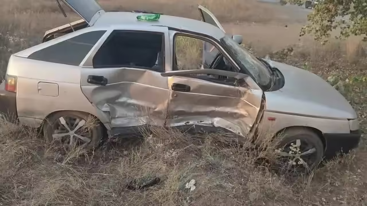 В Оренбурге на перекрёстке столкнулись два автомобиля: пострадала пожилая пассажирка