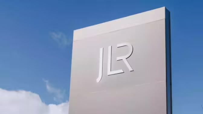 Производитель Range Rover планирует сократить до 4 тысяч рабочих мест