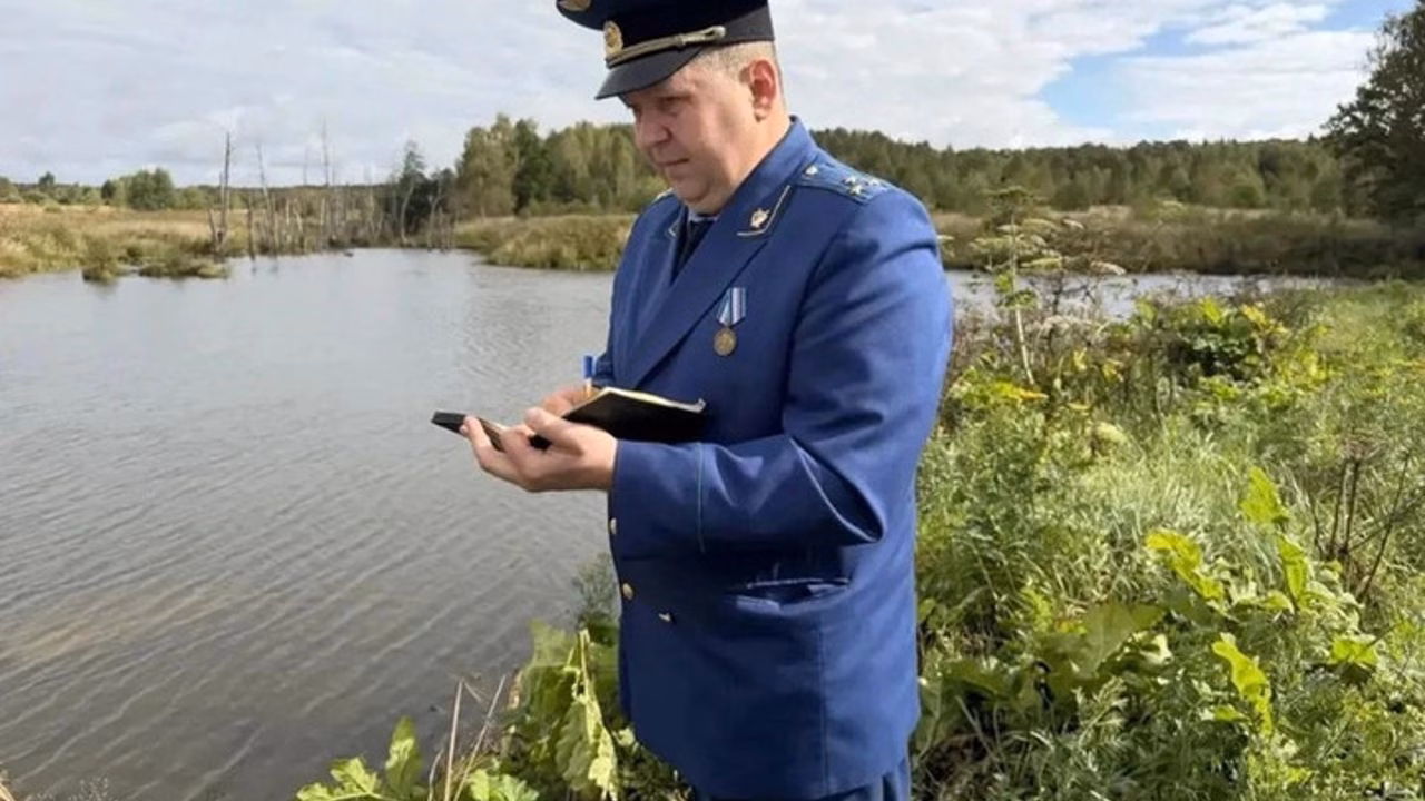 УАЗ с пьяным водителем опрокинулся в водоем в Калужской области, трое погибли