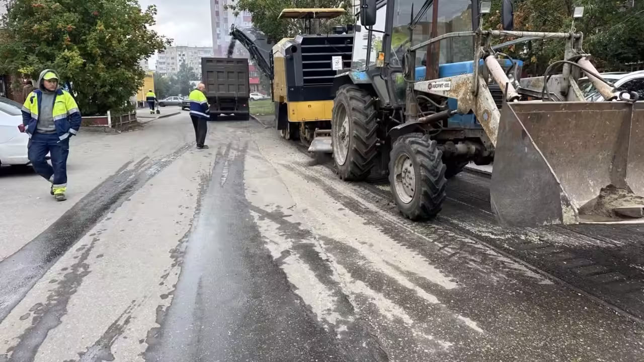 Водителей просят срочно освободит парковки на бульваре Шубина в Липецке из-за ремонта