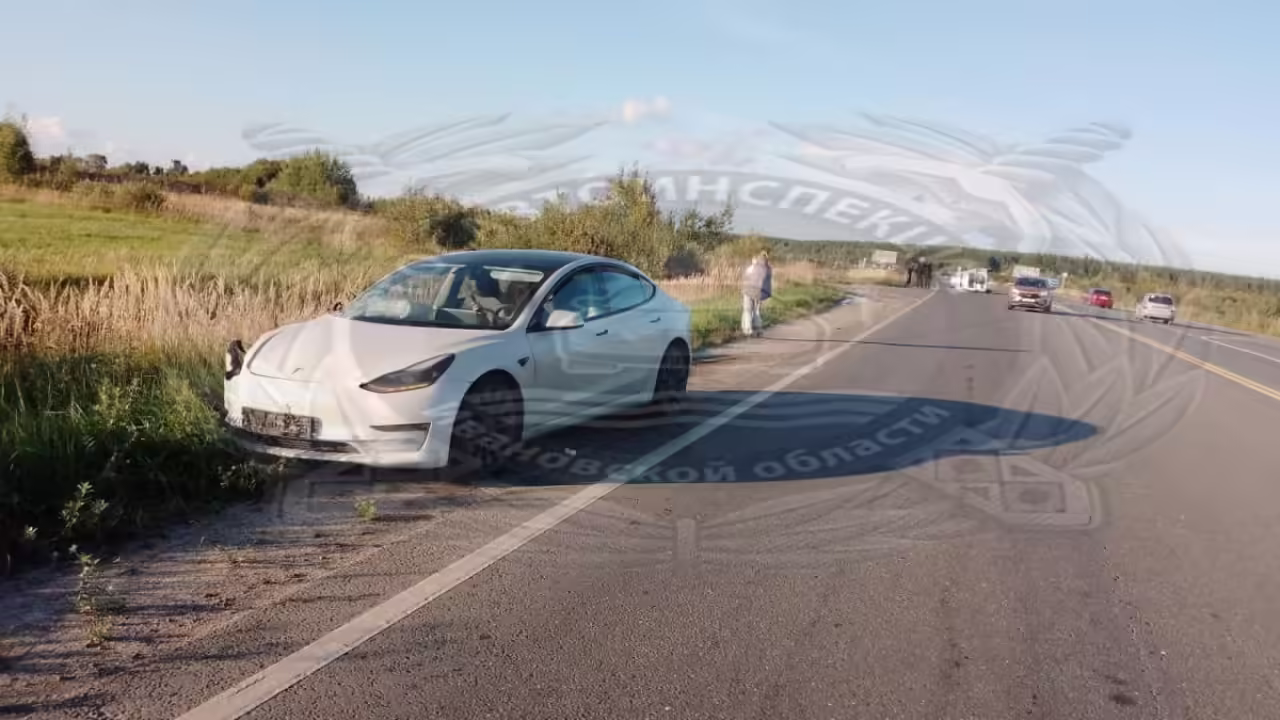 пассажирка "Теслы" пострадала в ДТП с "УАЗом" в Ивановской области