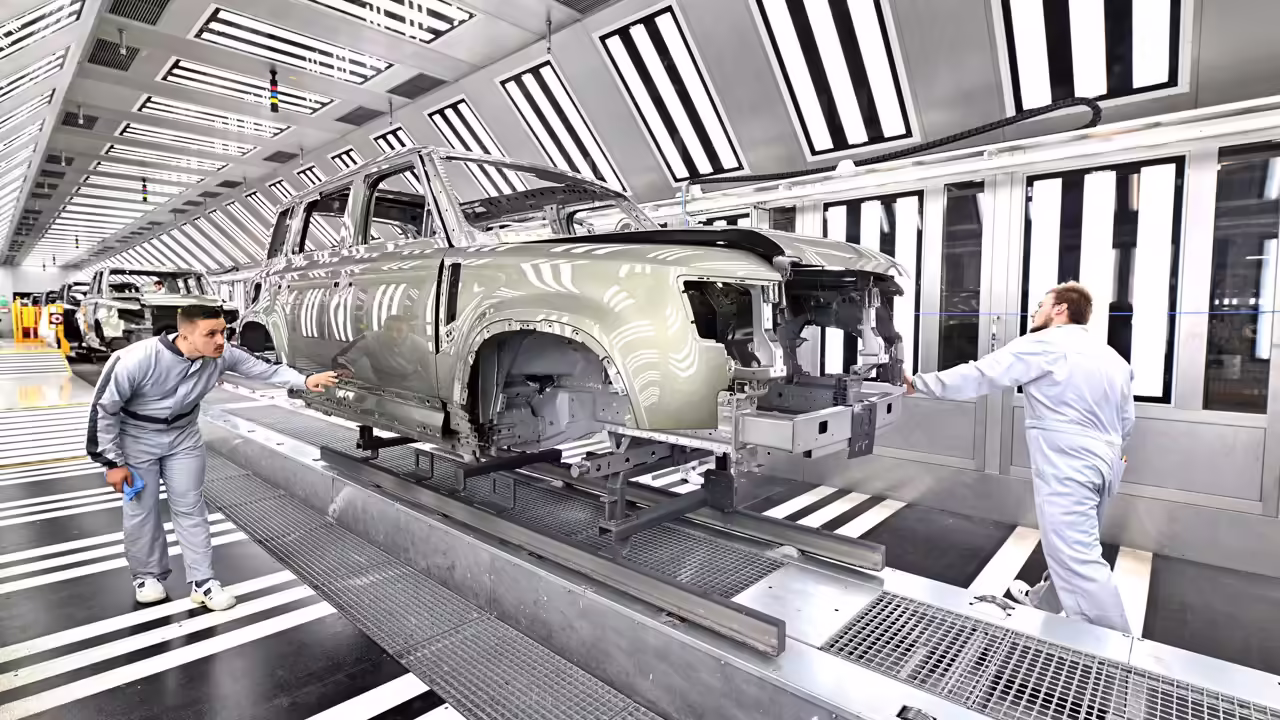 Jaguar Land Rover сократит 4000 сотрудников на фоне падения прибыли и продаж