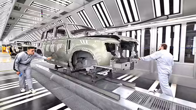 Jaguar Land Rover сократит 4000 сотрудников на фоне падения прибыли и продаж
