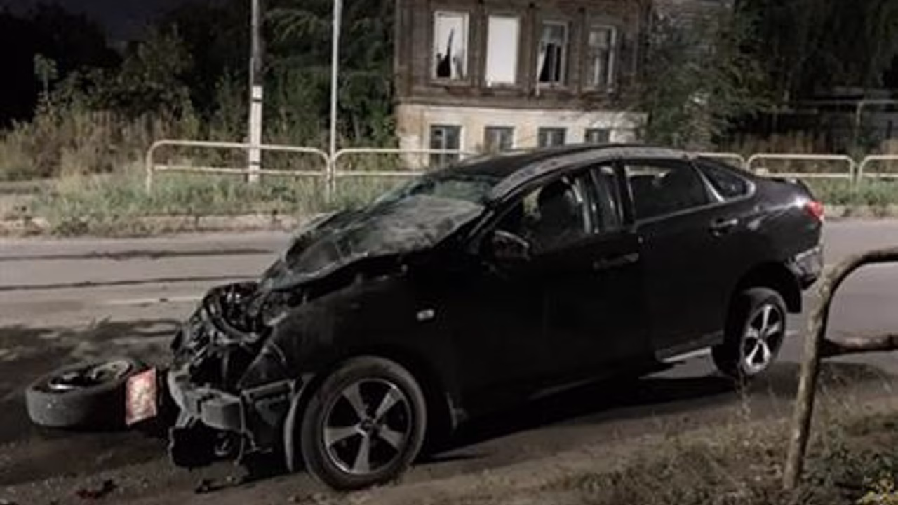 BMW влетел в Nissan на перекрестке в Сызрани: 5 человек в больнице