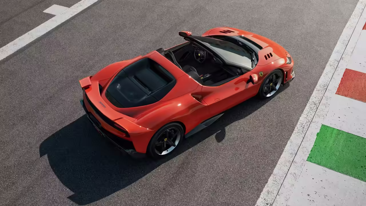 Ferrari запатентовала суперкар с двумя рулями