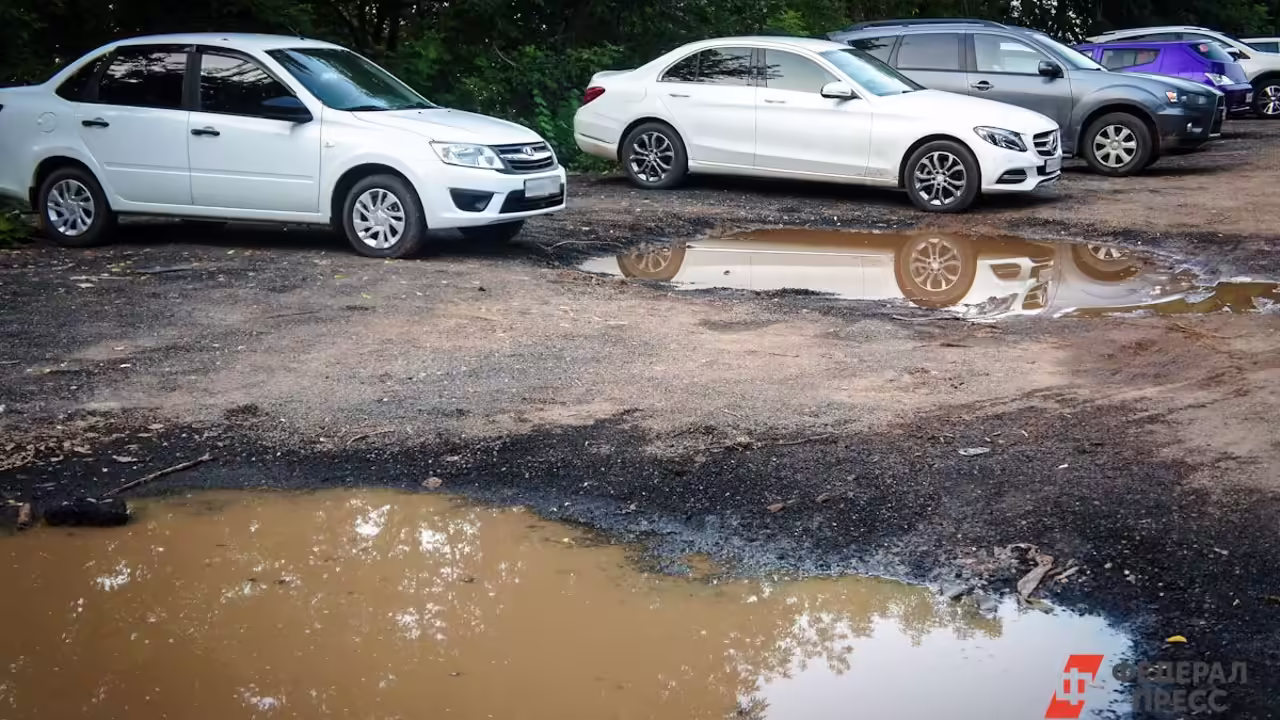 Екатеринбуржец добился компенсации от «Водоканала» за залитую канализацией парковку