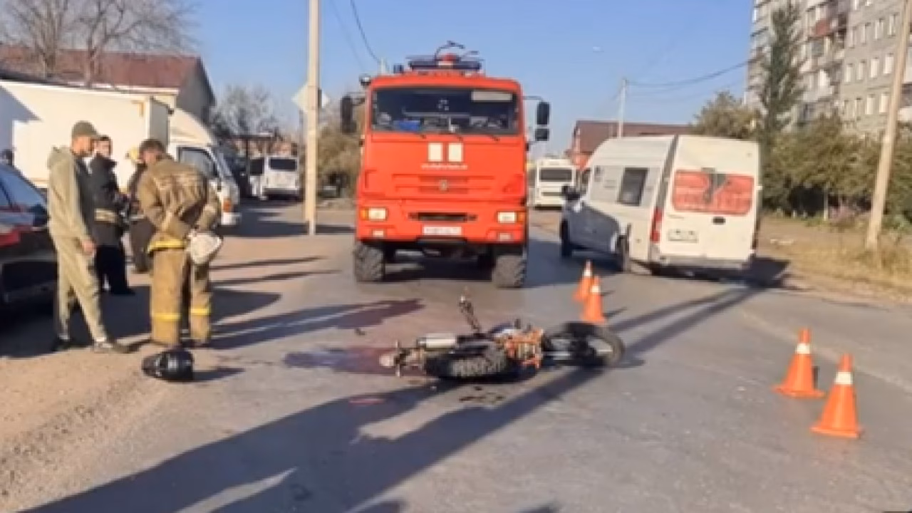 В Омске пассажирский автобус №89 сбил несовершеннолетнего мотоциклиста