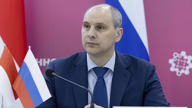 Денис Паслер признался, что стоял в очереди за бензином