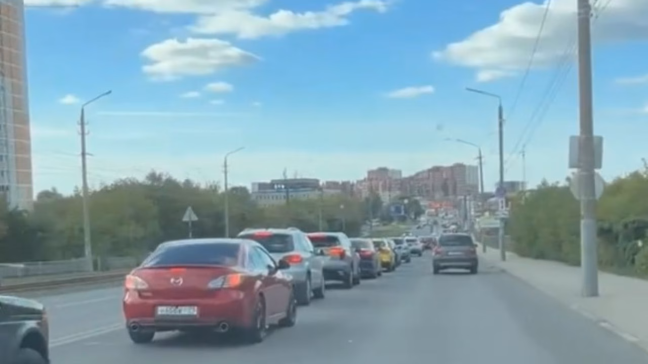 На Павшинском мосту в Туле образовалась пробка