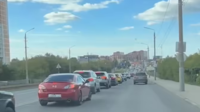 На Павшинском мосту в Туле образовалась пробка