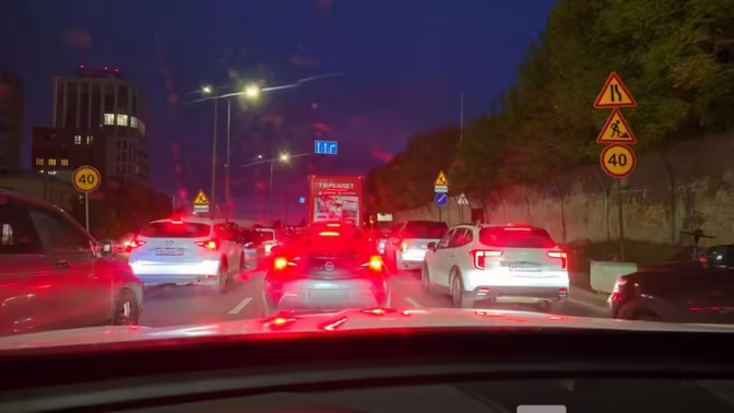 Пробка образовалась перед спуском к метромосту в Нижнем Новгороде