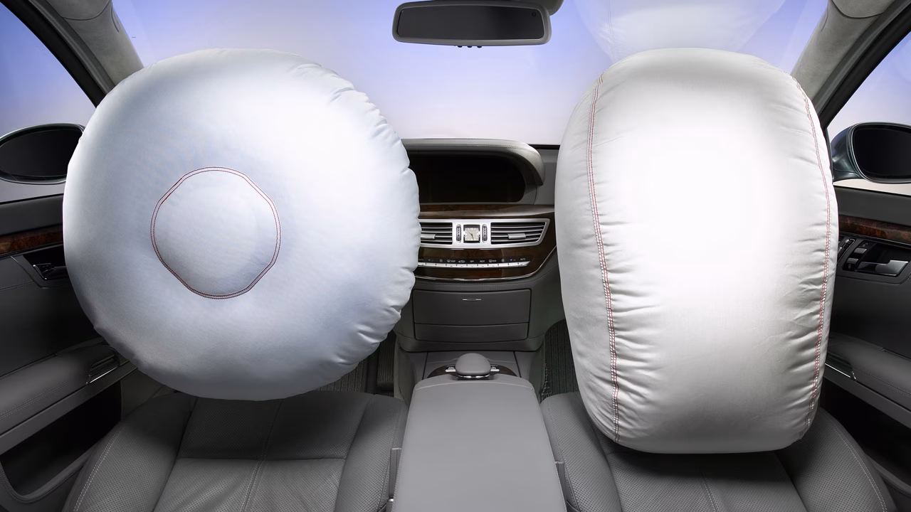 Пиротехническое шоу, умные датчики и скандал с Takata: как работают подушки безопасности