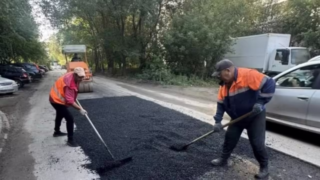 Шелест рассказал о ремонте более 500 дорожных участков в Омске