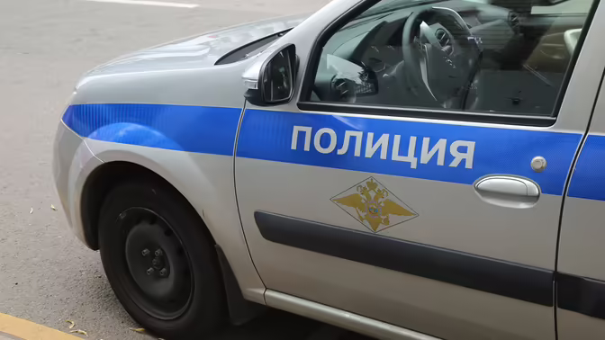Полицейский автомобиль попал в аварию на западе Москвы