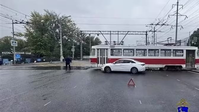 В Самаре при столкновении Hyundai Elantra с трамваем пострадала женщина