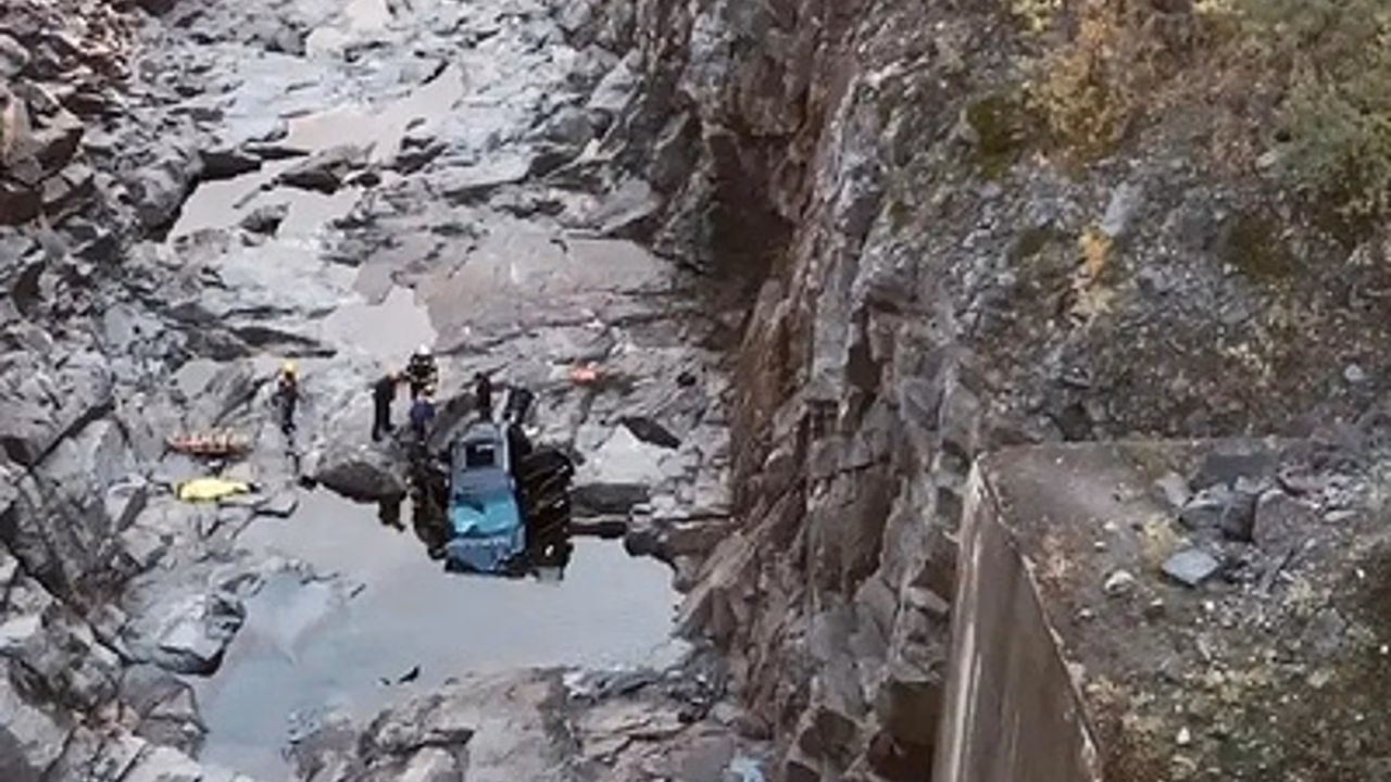 В Мурманской области погиб человек из-за падения машины с обрыва