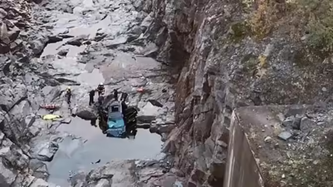 В Мурманской области погиб человек из-за падения машины с обрыва