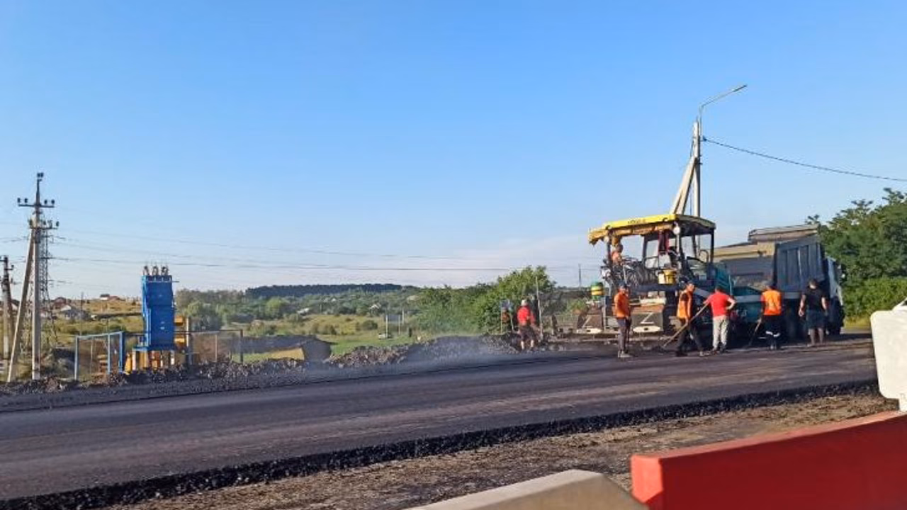 В Курской области продолжается ремонт самой протяженной дороги