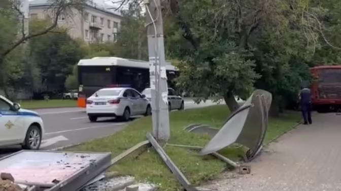 В Нижнем Новгороде водитель автобуса умер за рулем и въехал в остановку
