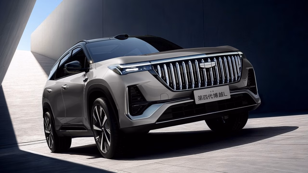 Бензиновый Geely Atlas: корректировка внешности, новый мотор и расширенное оснащение