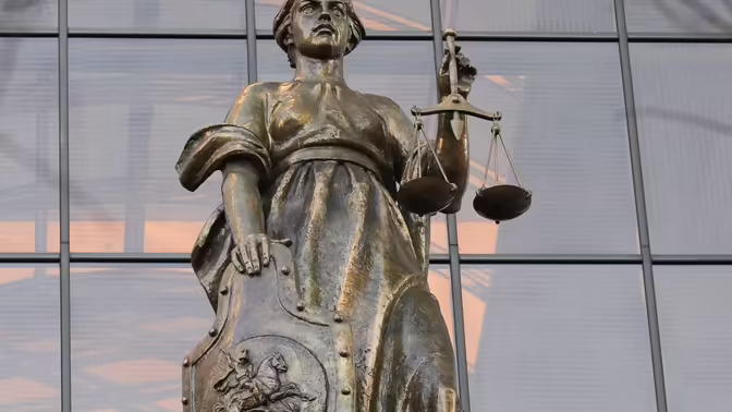 Суд разъяснил, что он не вправе пересматривать оценку за экзамен по вождению