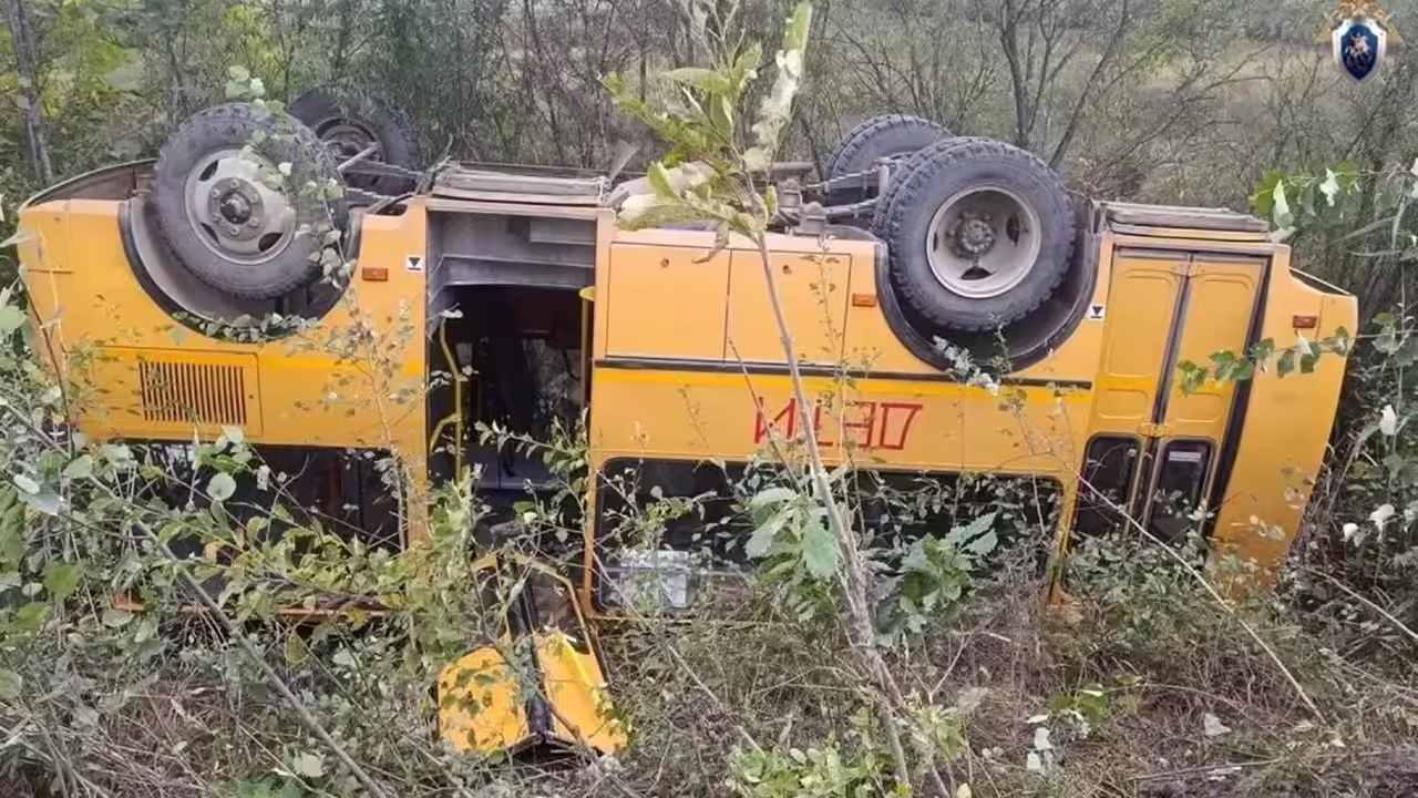 Разрыв шины мог привести к опрокидыванию автобуса с детьми под Хабаровском