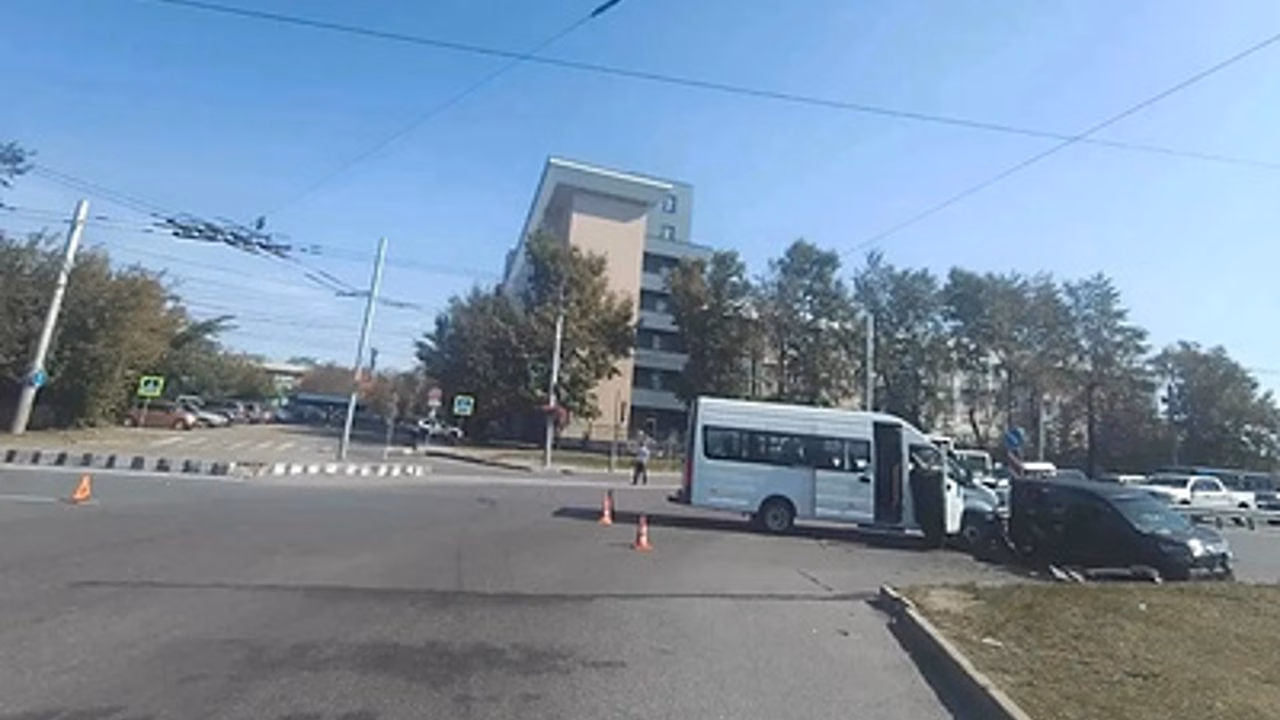 В ДТП с микроавтобусом в Иркутске пострадали пять человек