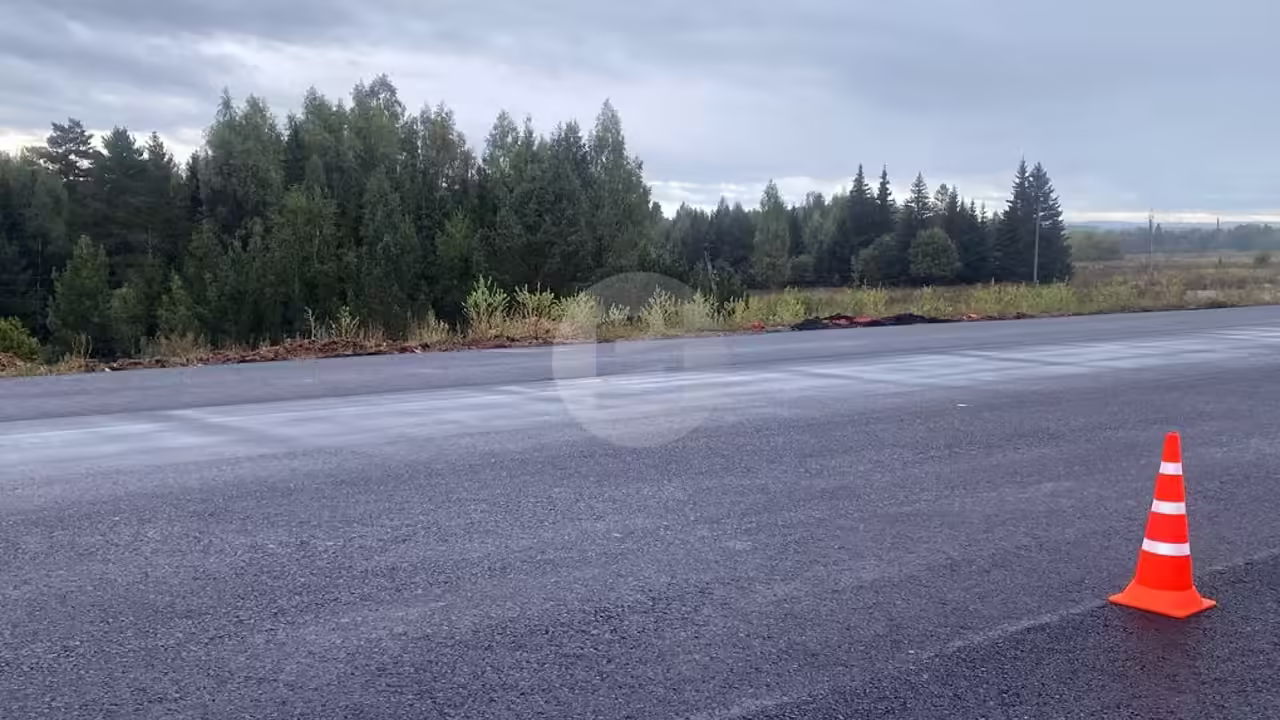 Уже 10 000 тонн нового асфальта уложили на федеральной трассе под Можгой
