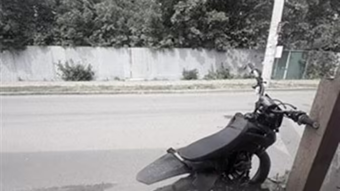 В Самаре погиб водитель мотоцикла, столкнувшегося с металлической опорой