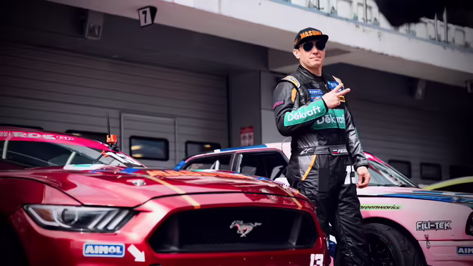 «Mustang меня выбрал»: автогонщик Илья Фёдоров — о своей машине, борьбе с конкурентами и преодолении себя