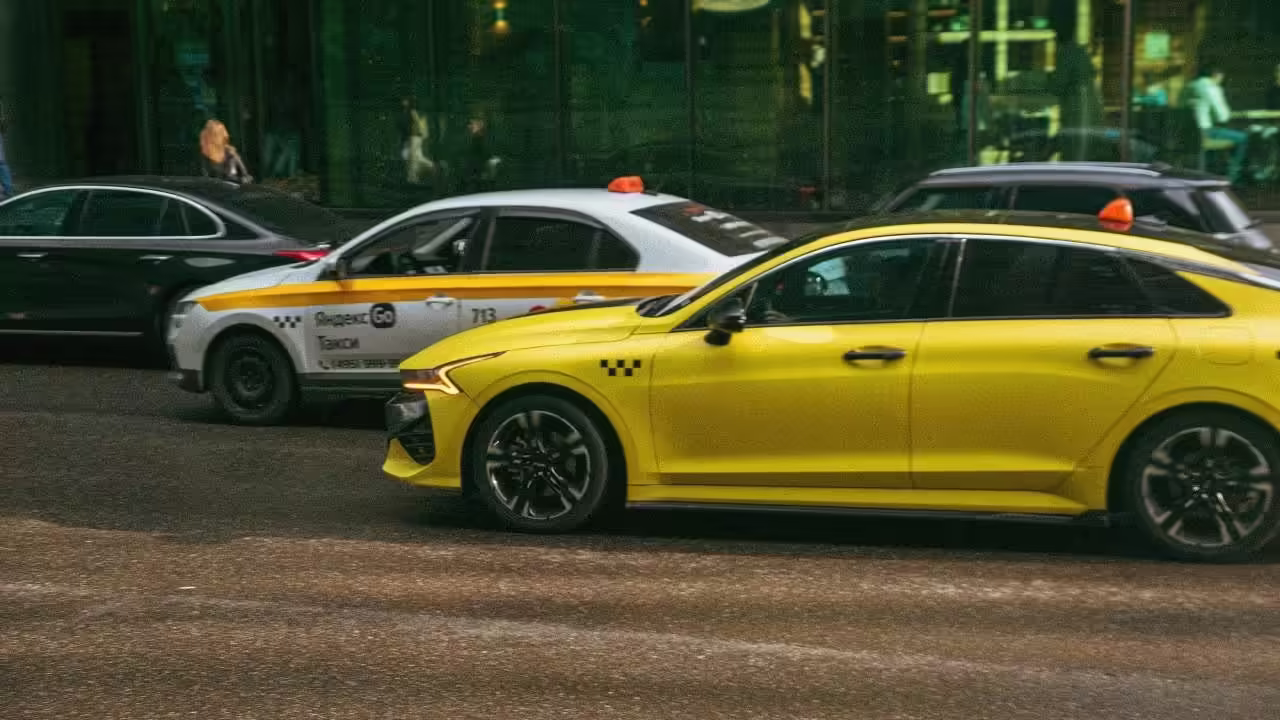 Lada Granta остается самой популярной машиной российского такси