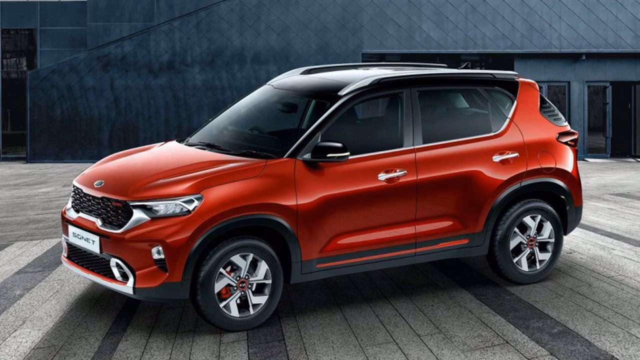 Новый Kia Sonet привезли в Россию дешевле китайских аналогов