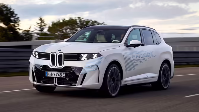 Водородный BMW iX5 Hydrogen нового поколения сбросил камуфляж