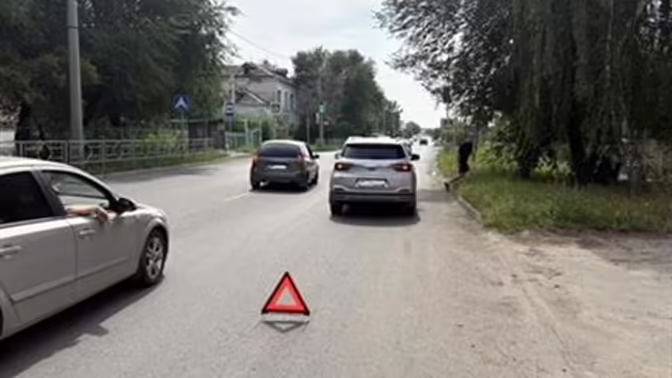Chery Tiggo врезался в стоящую Lada Vesta в Сызрани, пострадали двое детей