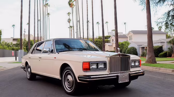 «Потому что мы любим тебя, мама»: в продаже возник Rolls-Royce, подаренный Майклом Джексоном маме