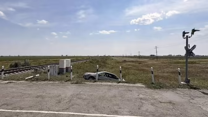 В Саратовской области человек не выжил в результате столкновения поезда и авто